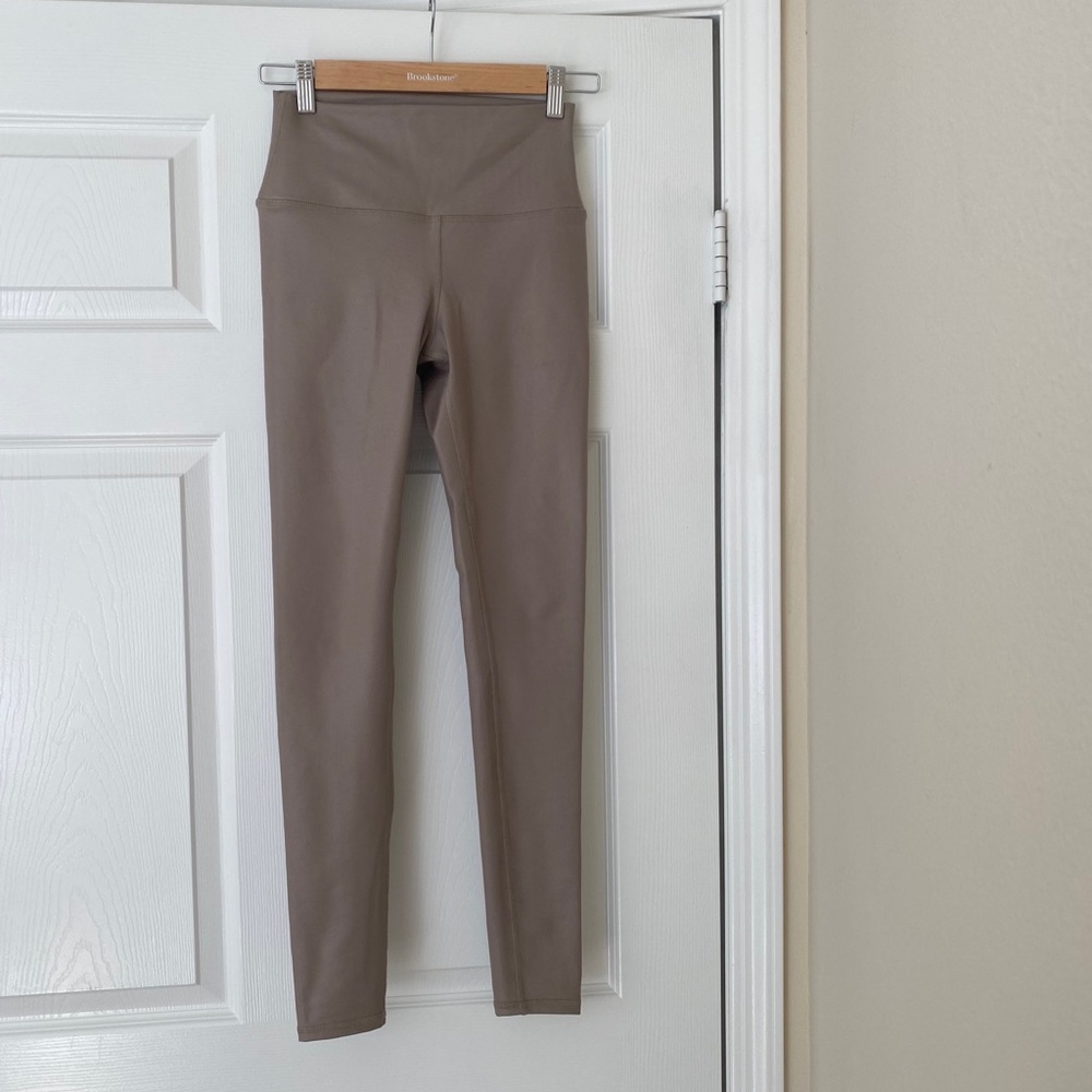 Alo Yoga High Waist Airbrush Legging Gravel